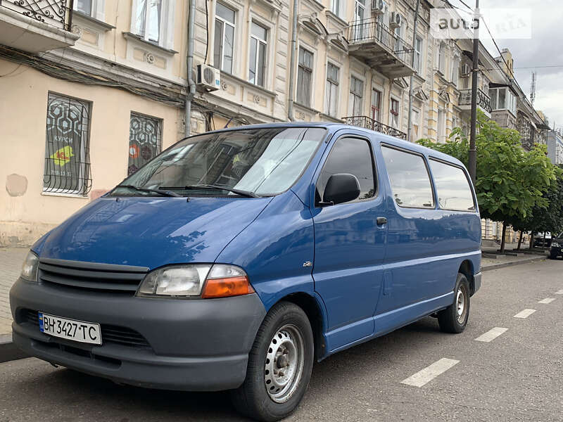 2002 toyota hi ace