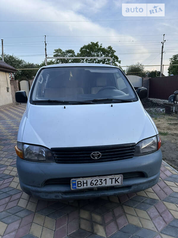 2005 toyota hi ace