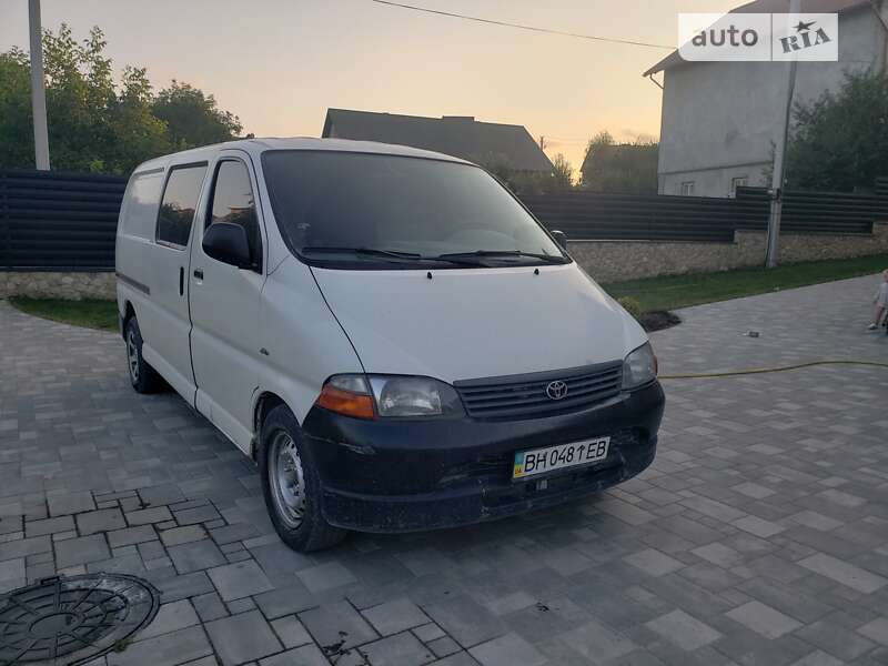 2005 toyota hi ace