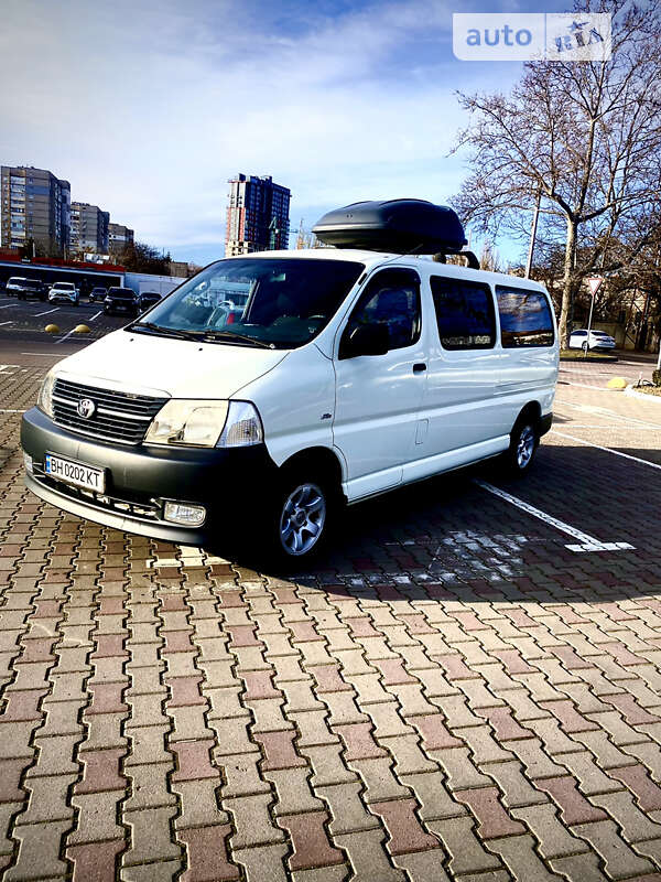 2007 toyota hi ace