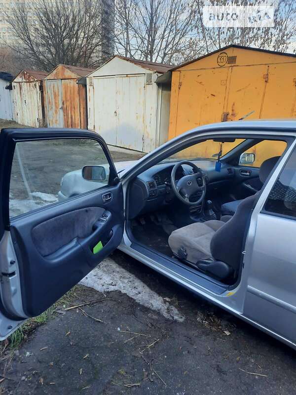 2000 toyota corolla