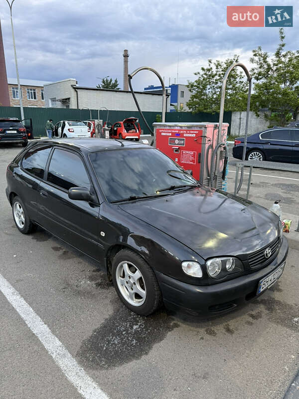 2000 toyota corolla
