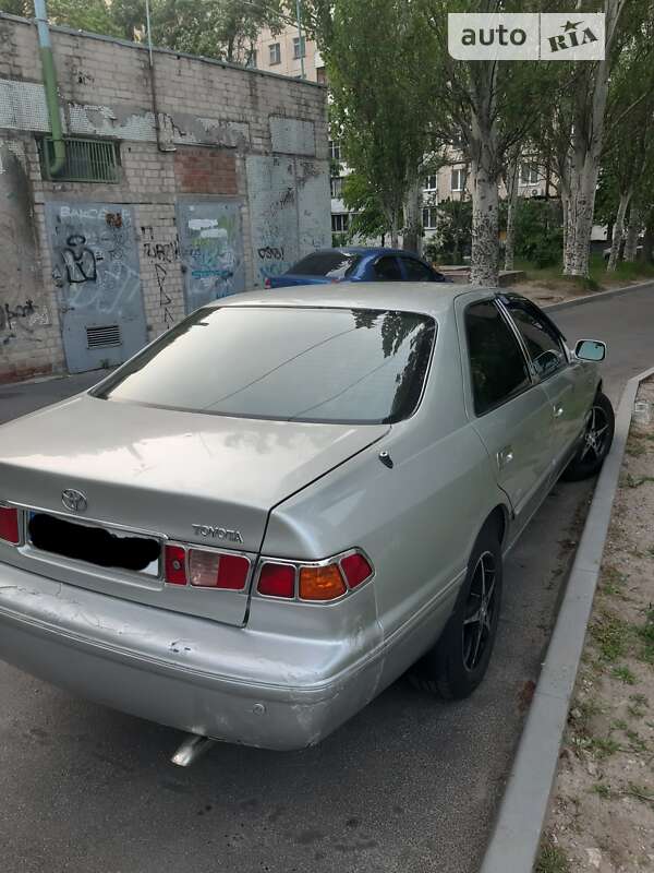 2000 toyota camry