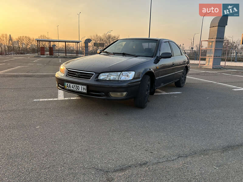 2000 toyota camry