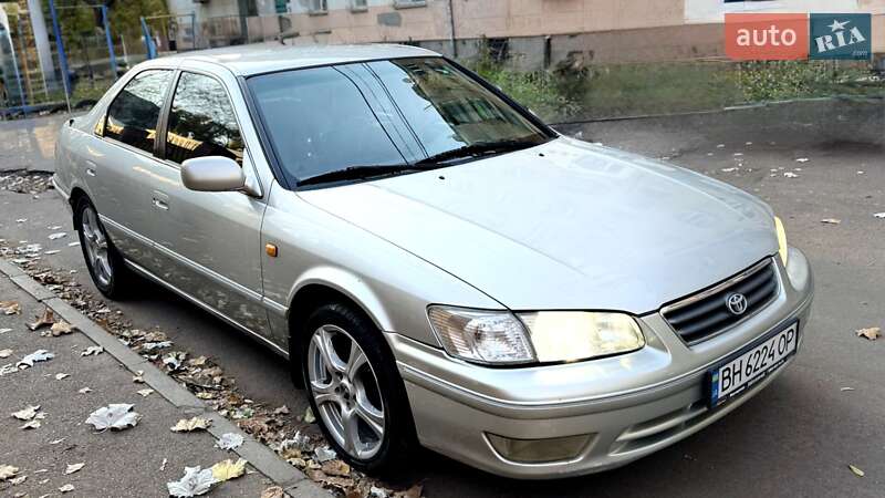 2000 toyota camry