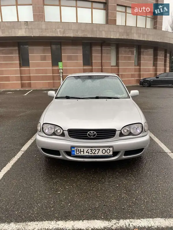 2000 toyota corolla