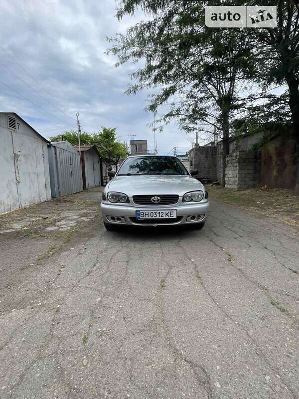 2000 toyota corolla