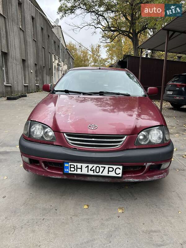 1999 toyota avensis