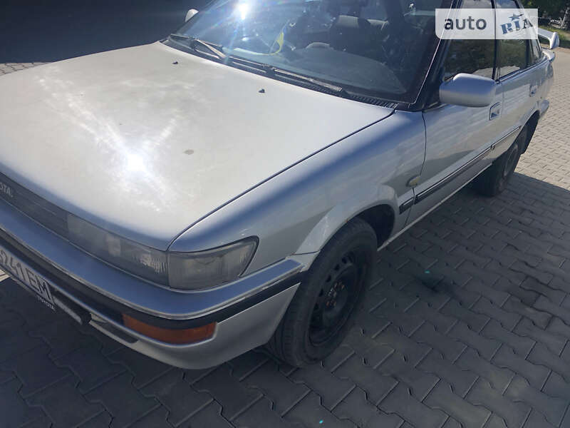 1990 toyota corolla