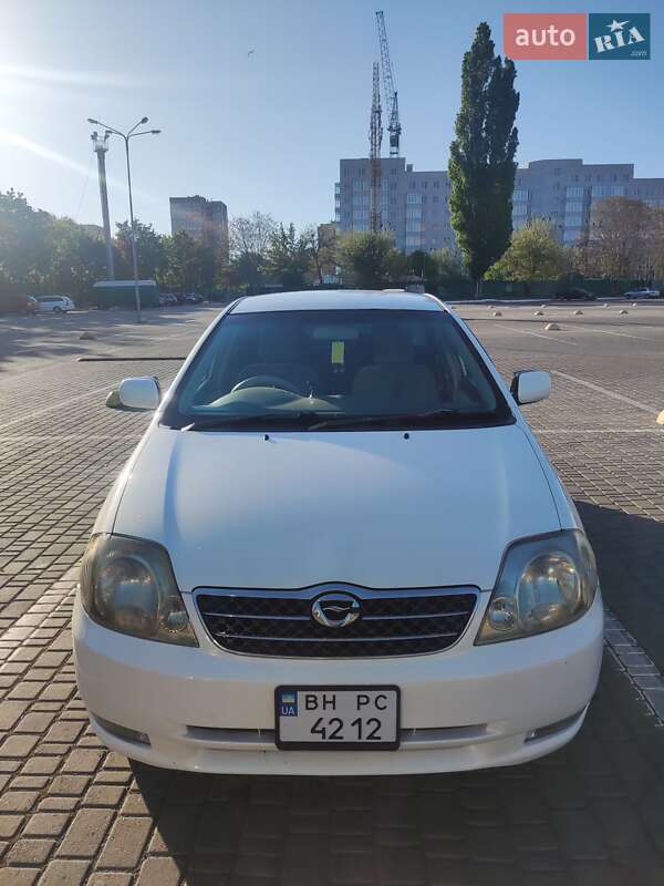 2000 toyota corolla