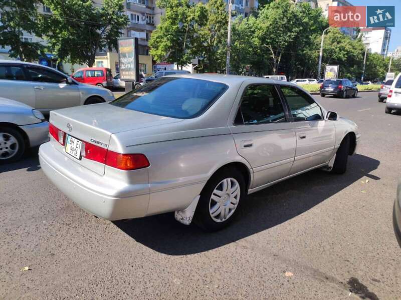 2000 toyota camry