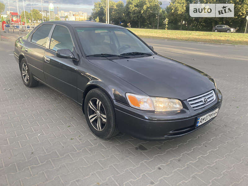 2000 toyota camry