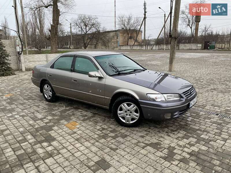 1999 TOYOTA Camry