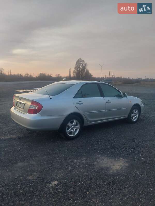 2004 toyota camry