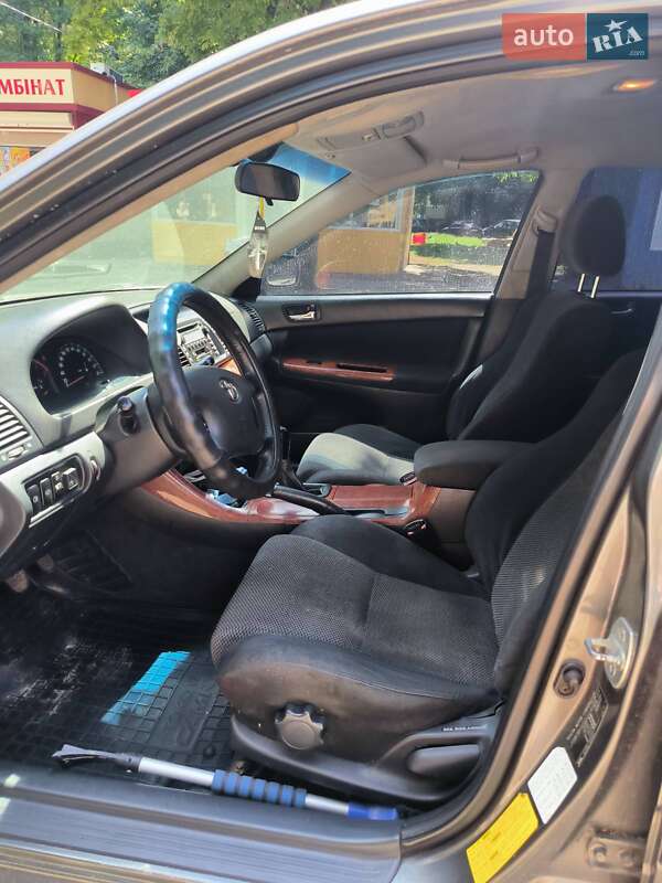 2004 toyota camry