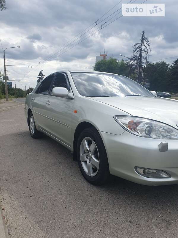 2004 toyota camry