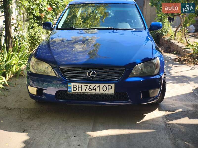 1999 lexus is 200