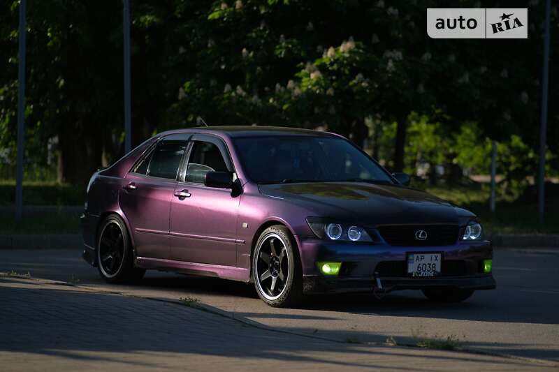 2000 lexus is 200