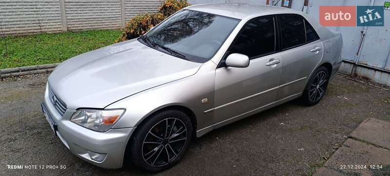 1999 lexus is