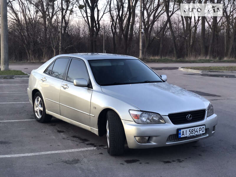 1999 lexus is