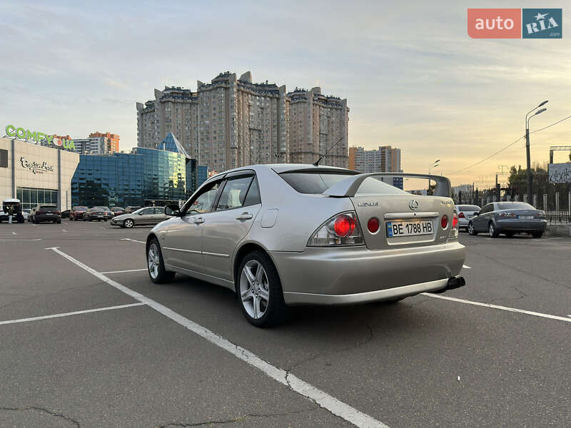 1999 lexus is 200