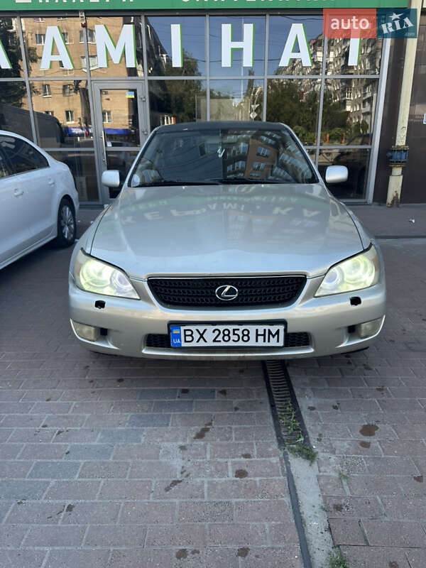 2000 lexus is 200