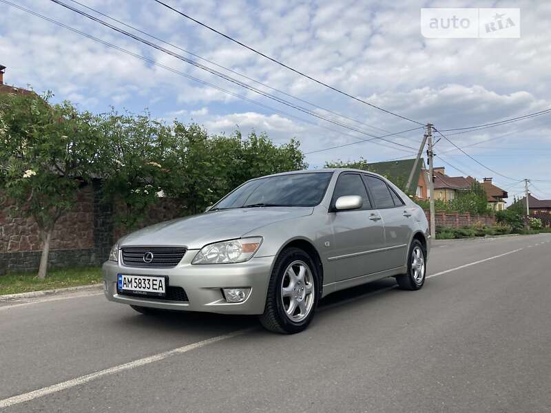 1999 lexus is-200