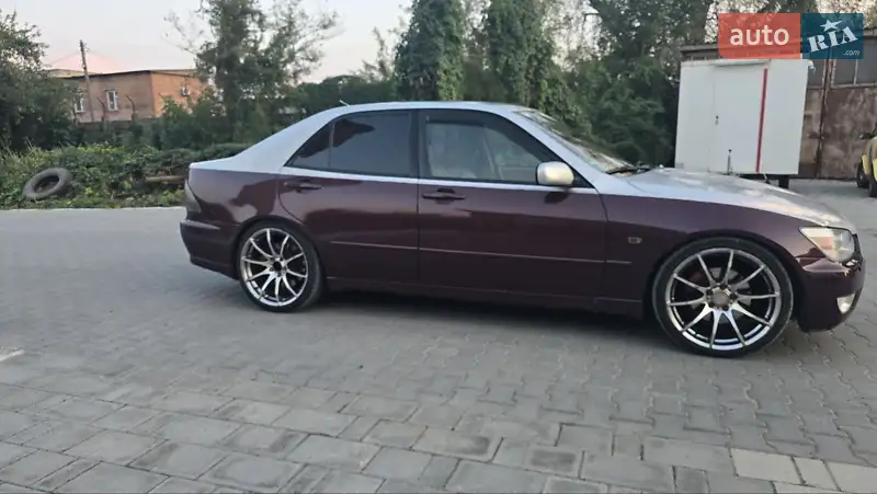 2000 lexus is 200