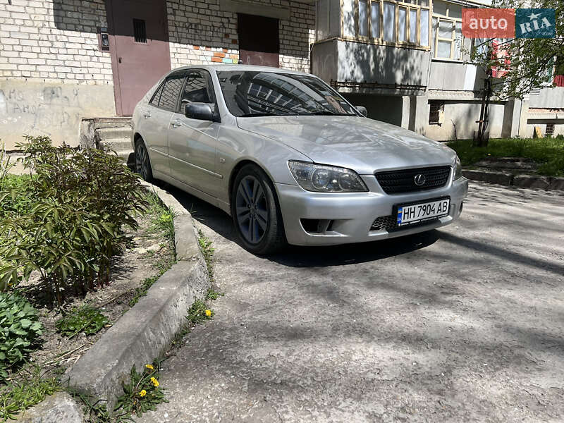1999 lexus is 200