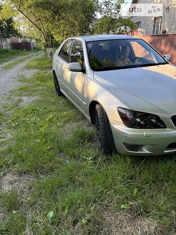 2000 lexus is