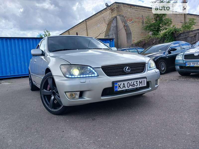 2001 lexus is 200