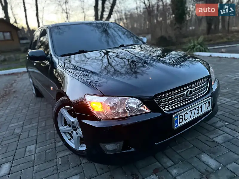 2003 lexus is 200