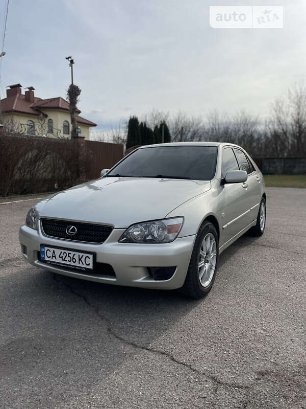 2004 lexus is 200