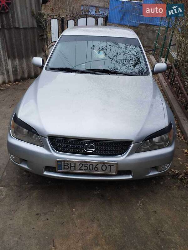 2002 lexus is 200