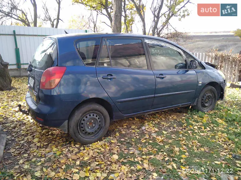 2004 toyota corolla verso