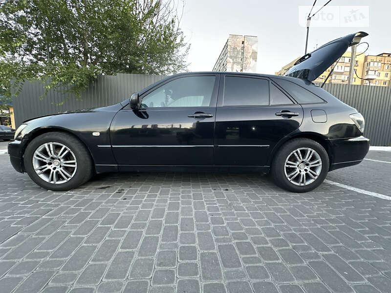 2003 lexus is 200