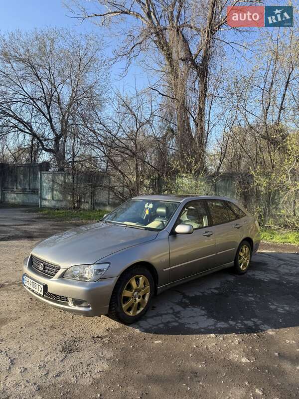 2003 lexus is 200