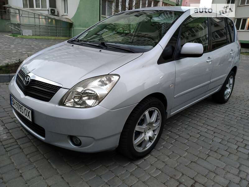 2004 toyota corolla verso
