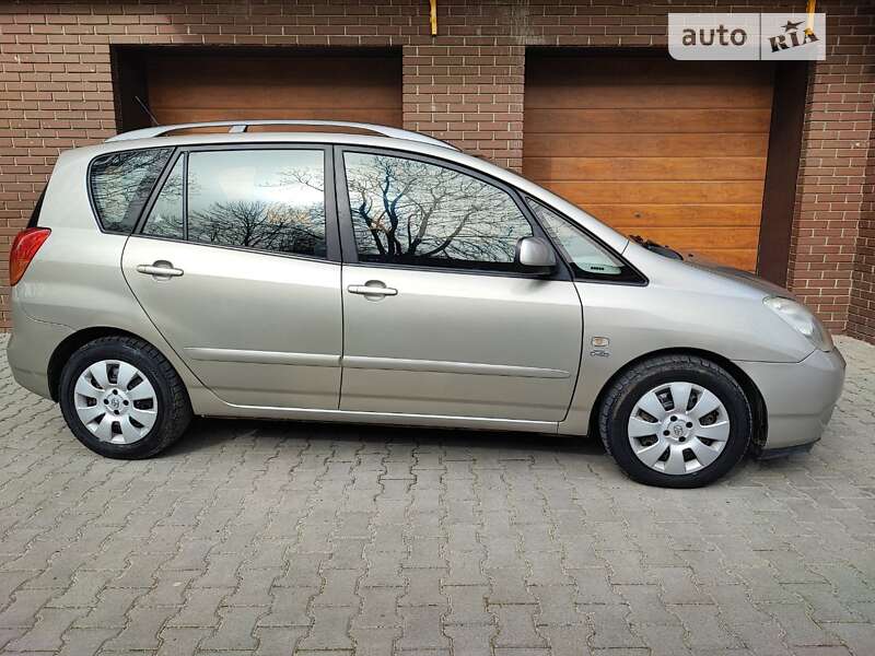 2003 toyota corolla verso