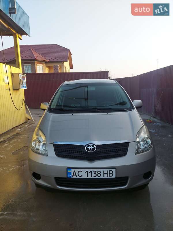 2003 toyota corolla verso