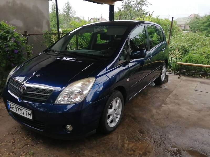 2003 toyota corolla verso