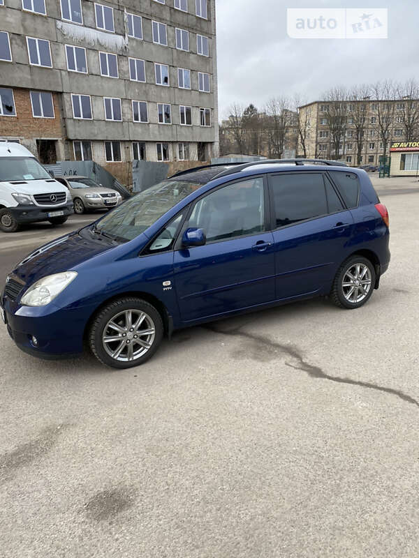 2003 toyota corolla verso