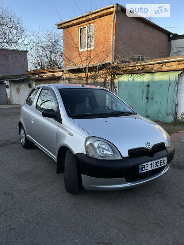 2000 toyota yaris