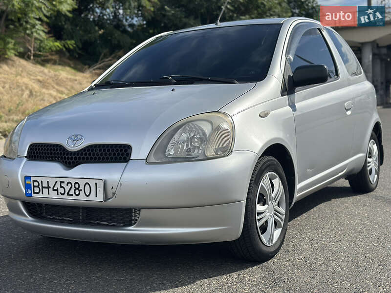 2000 toyota yaris