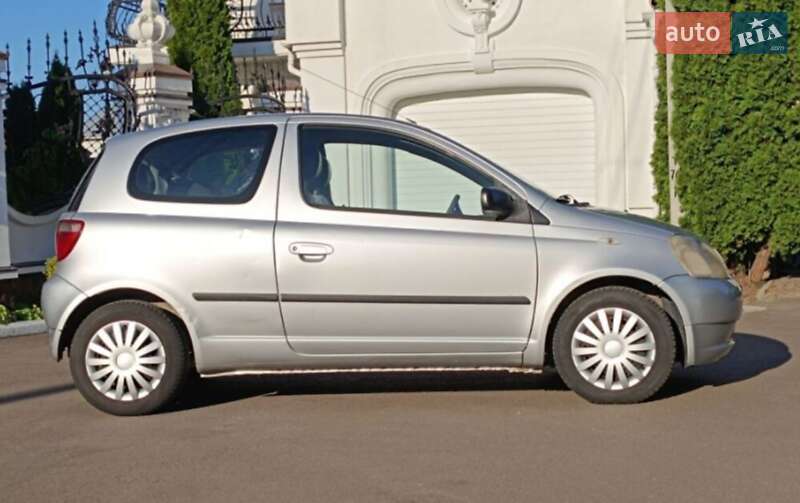2000 toyota yaris
