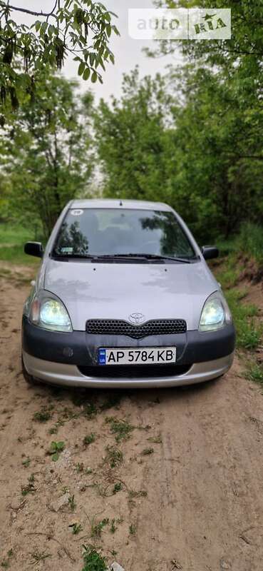2000 toyota yaris