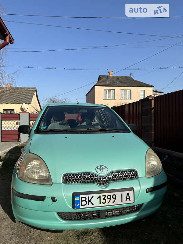 2000 toyota yaris