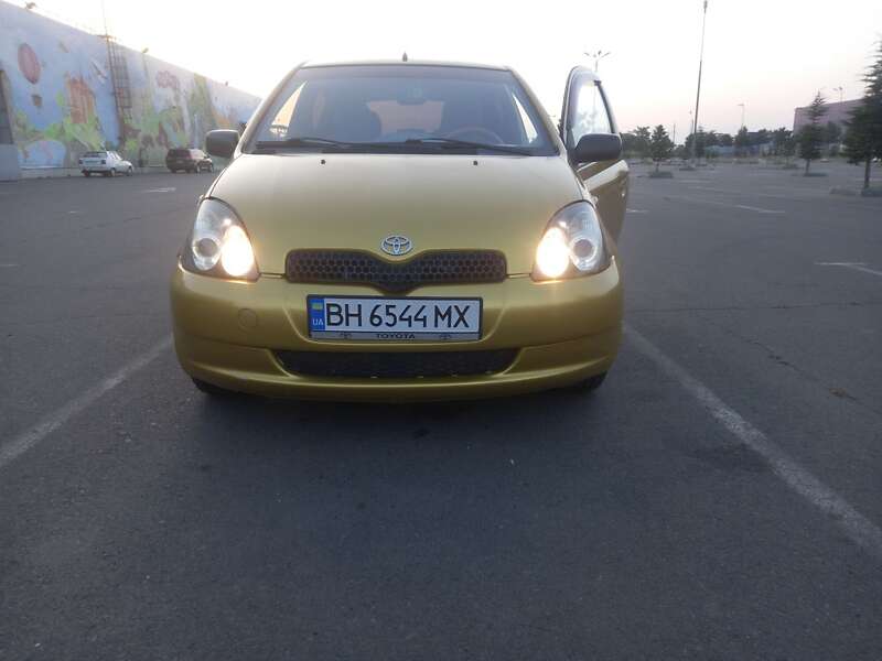 2000 toyota yaris