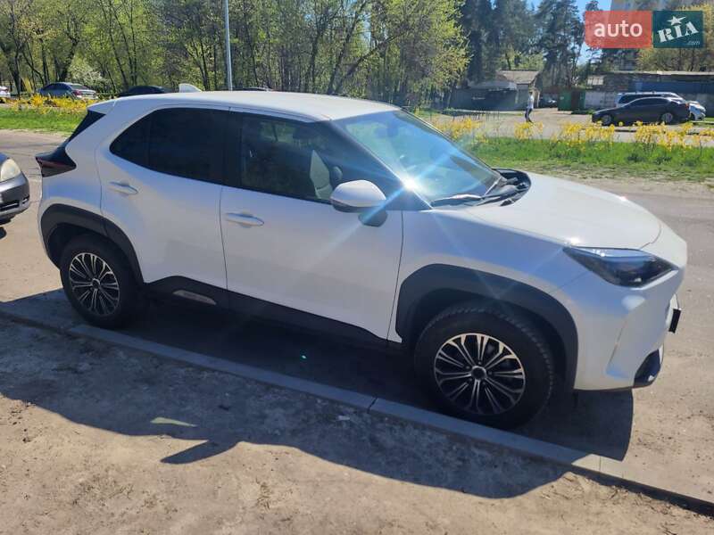 2023 toyota yaris cross