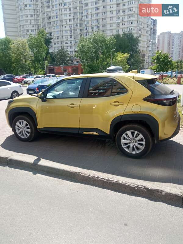 2023 toyota yaris cross